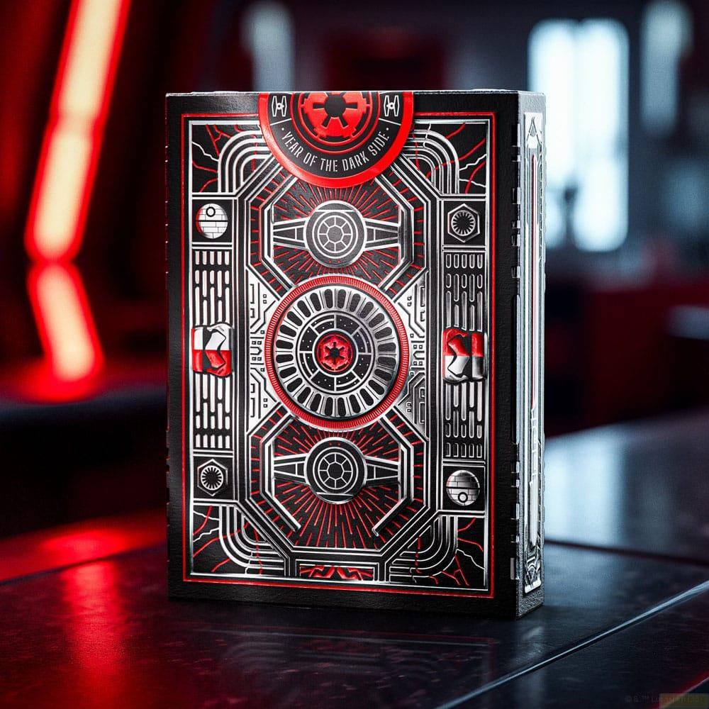 Schwarze Kartenschachtel mit roten und silbernen Sternenflottenmotiven, Year of the Dark Side.