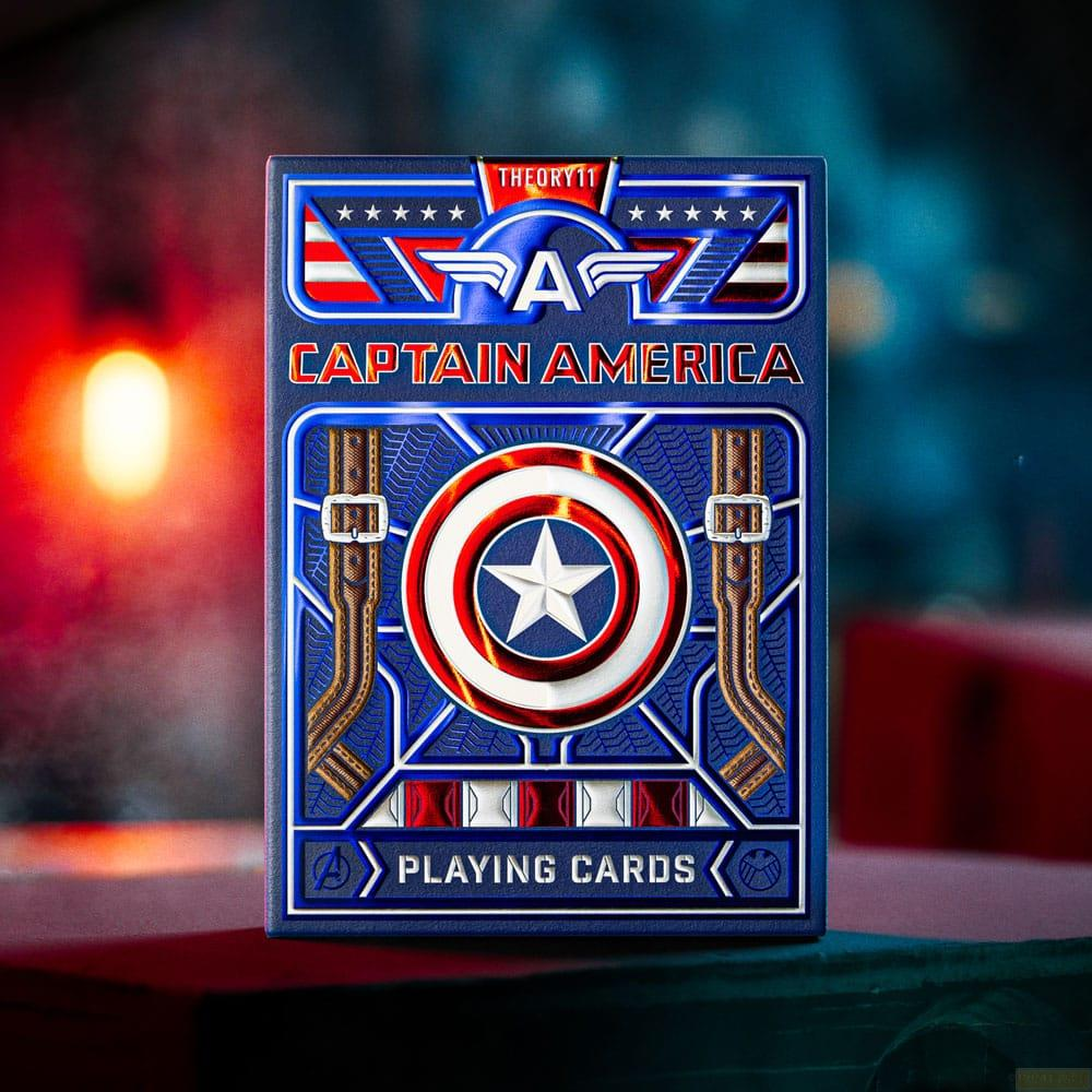 Carte da gioco Captain America con scudo a stella e accenti rossi e blu.