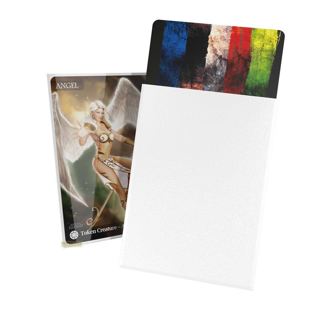 Une carte d'ange avec un manchon blanc à côté. Plusieurs rayures sur le dessus du manchon.