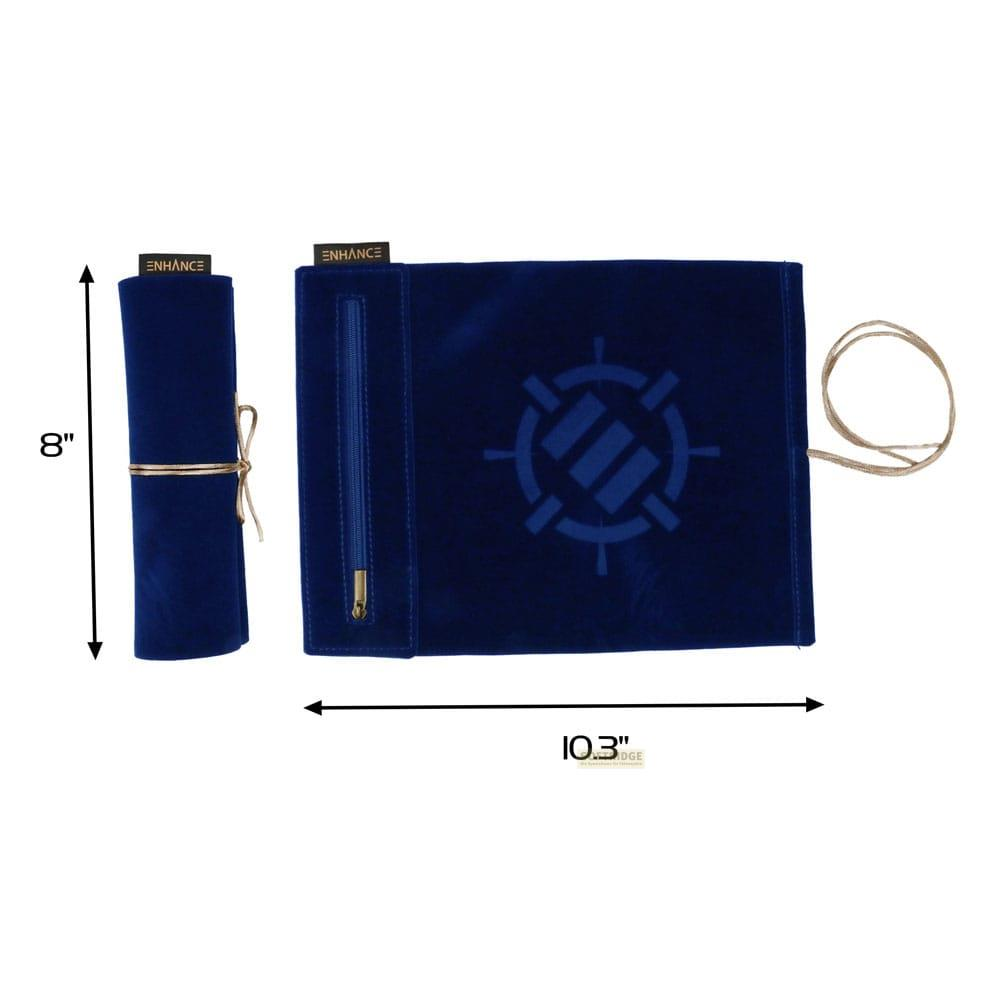 Borsa in tessuto blu scuro con cerniera, logo e dimensioni.