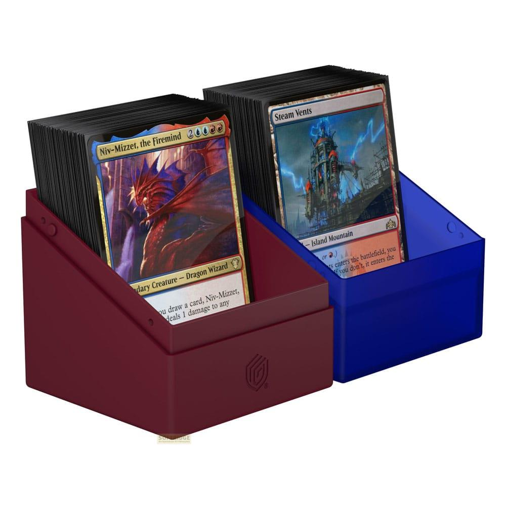 Deux boîtes à cartes avec des cartes Magic, une rouge et une bleue.