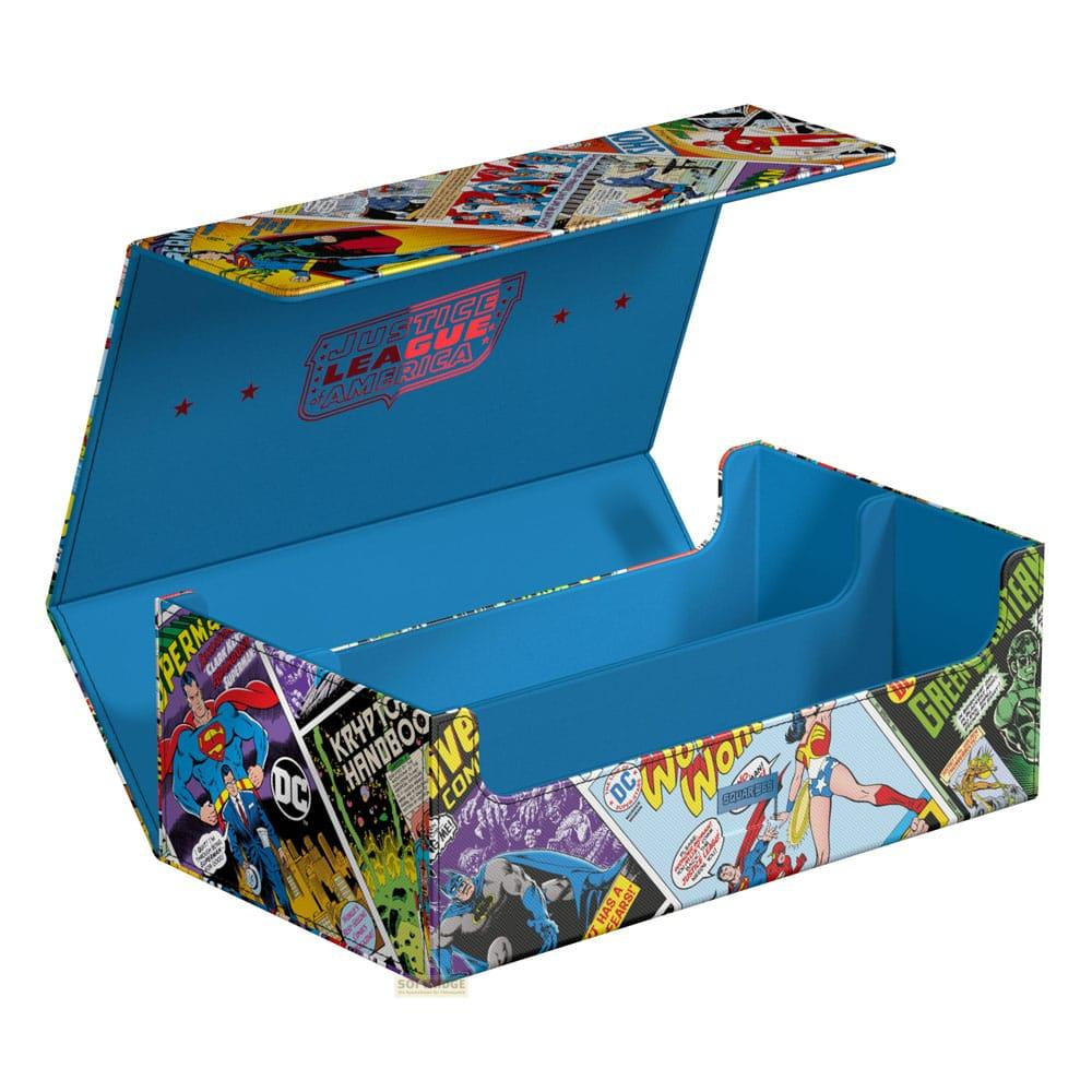 Une boîte de rangement bleue décorée d'art de comics de la Justice League.