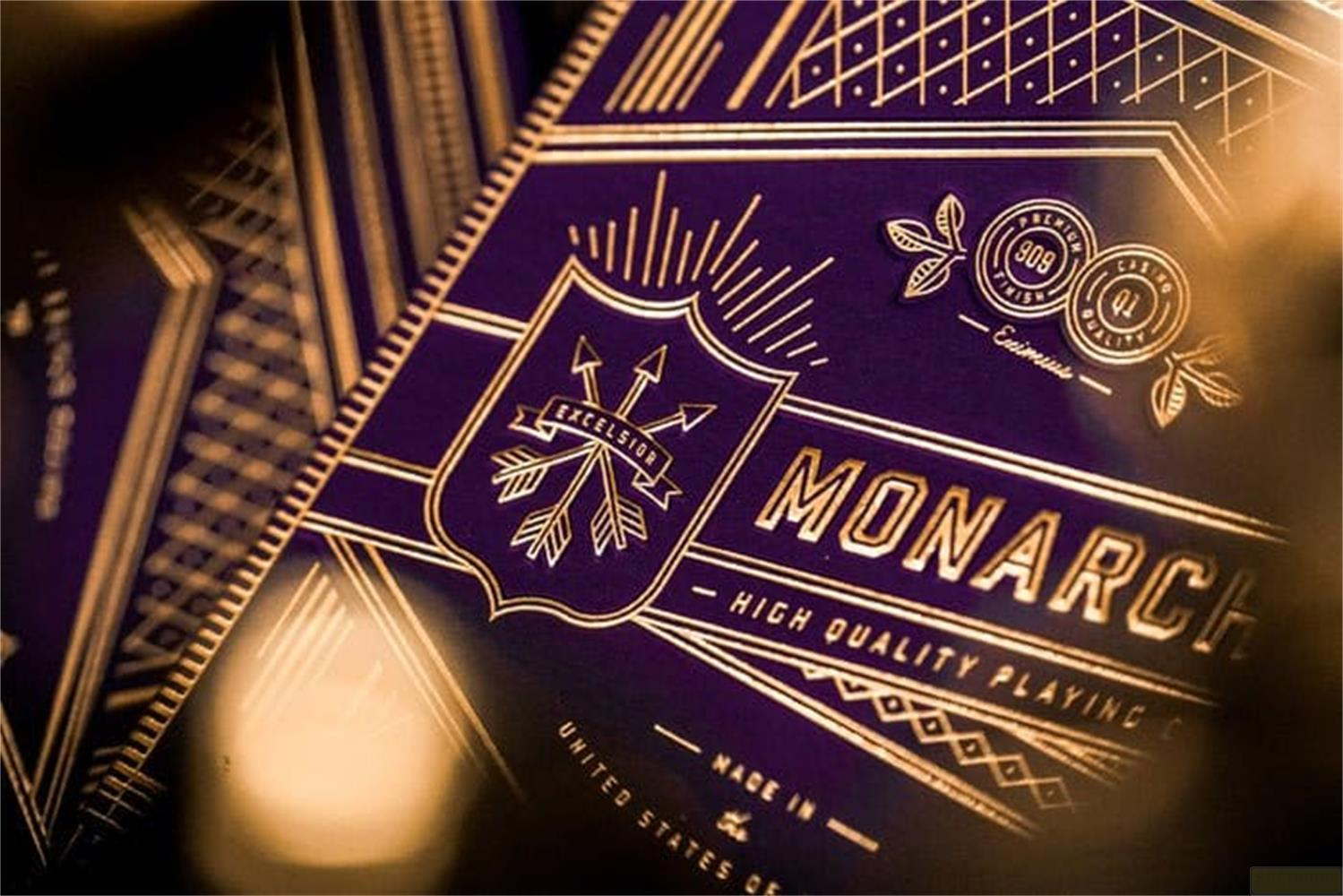 Carte da gioco Monarch viola con stemma e scritte dorate.