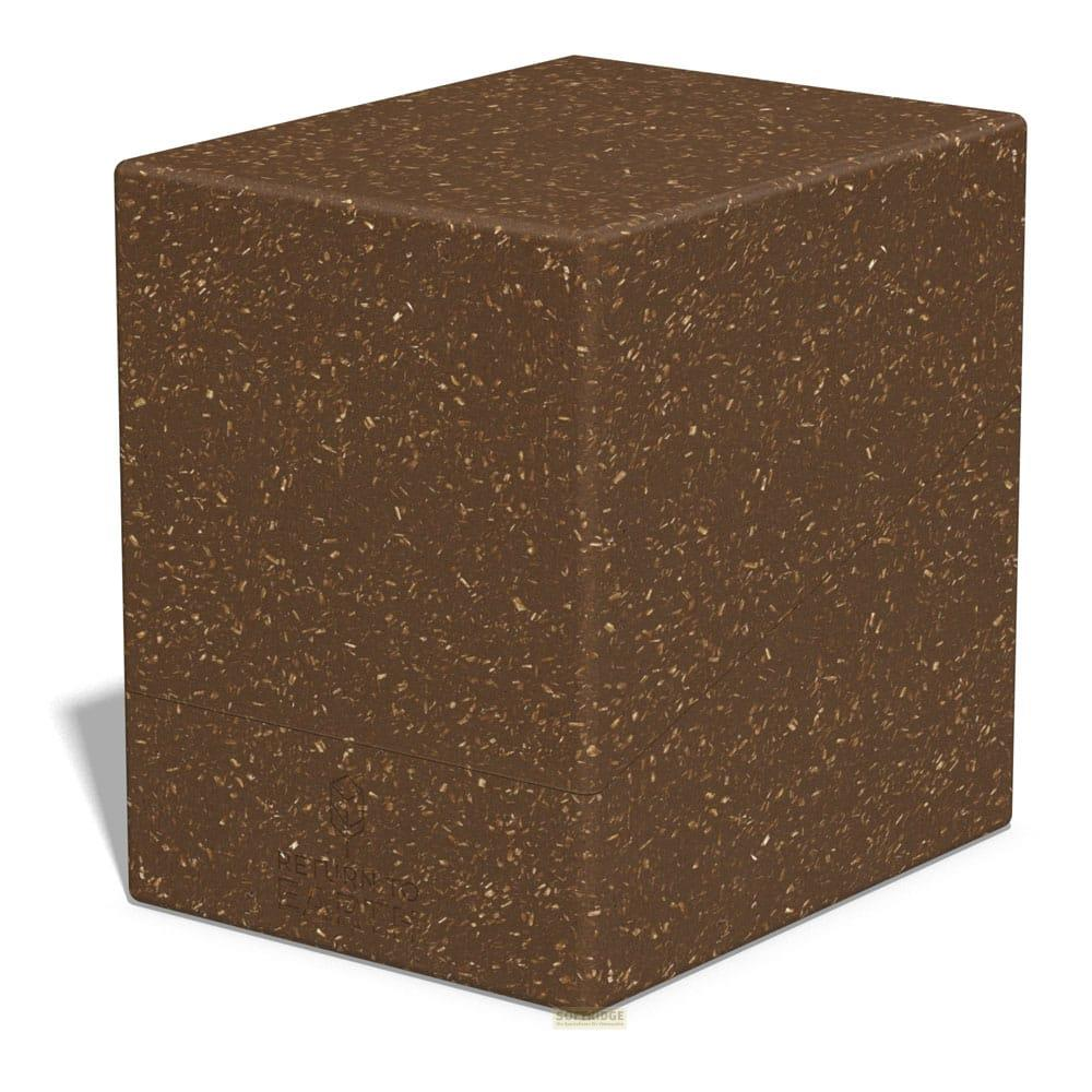 Un cubo marrone con texture maculata su sfondo bianco.