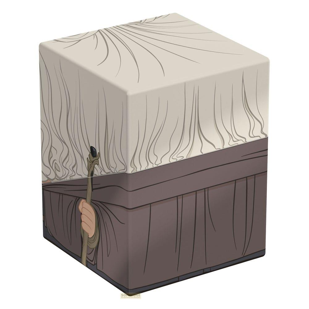 Une robe marron recouvre une silhouette tenant un bâton. Le tissu est beige avec des lignes brunes.