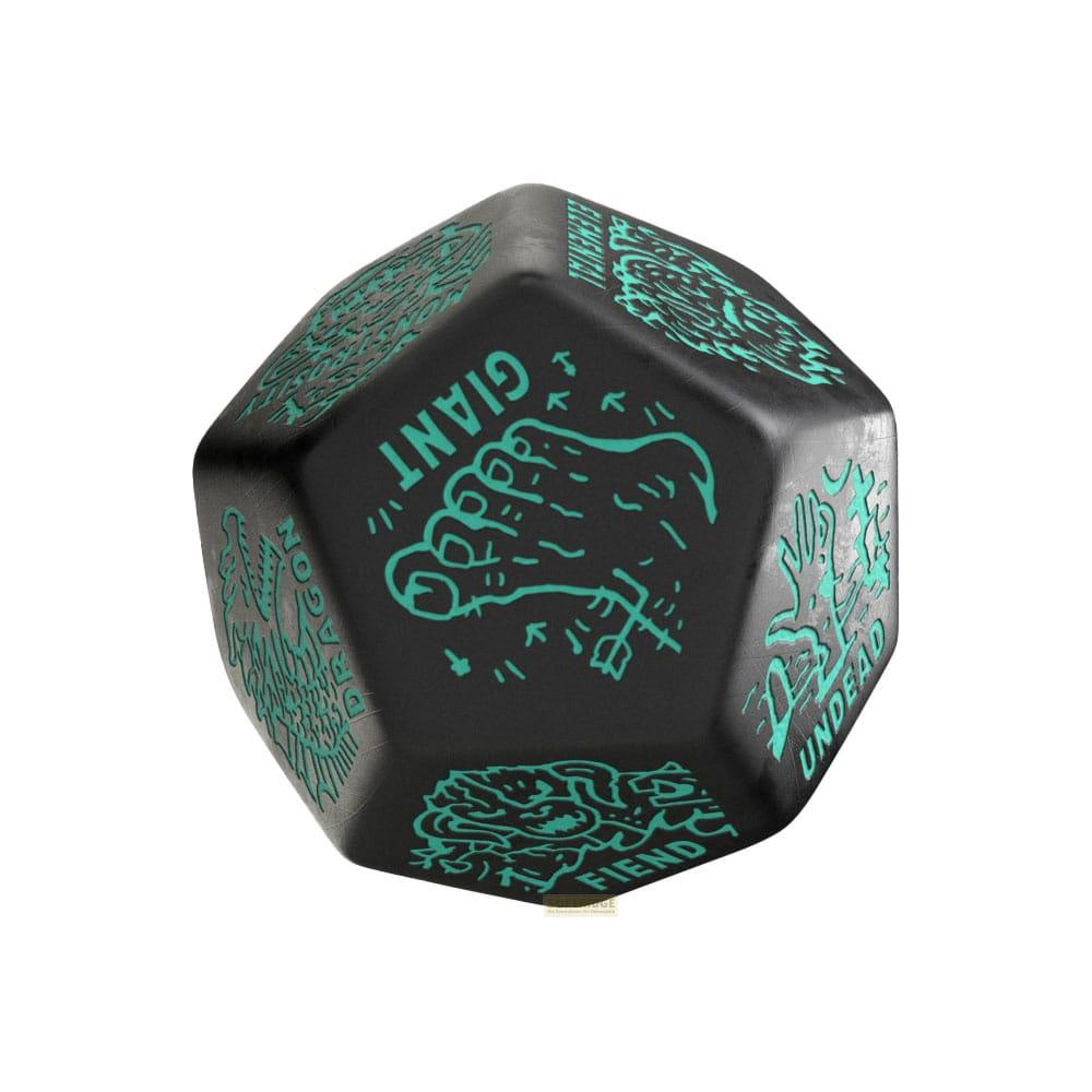 Un dado D20 nero con simboli turchesi: Gigante, Drago, Non Morto, Demone, Elementale.