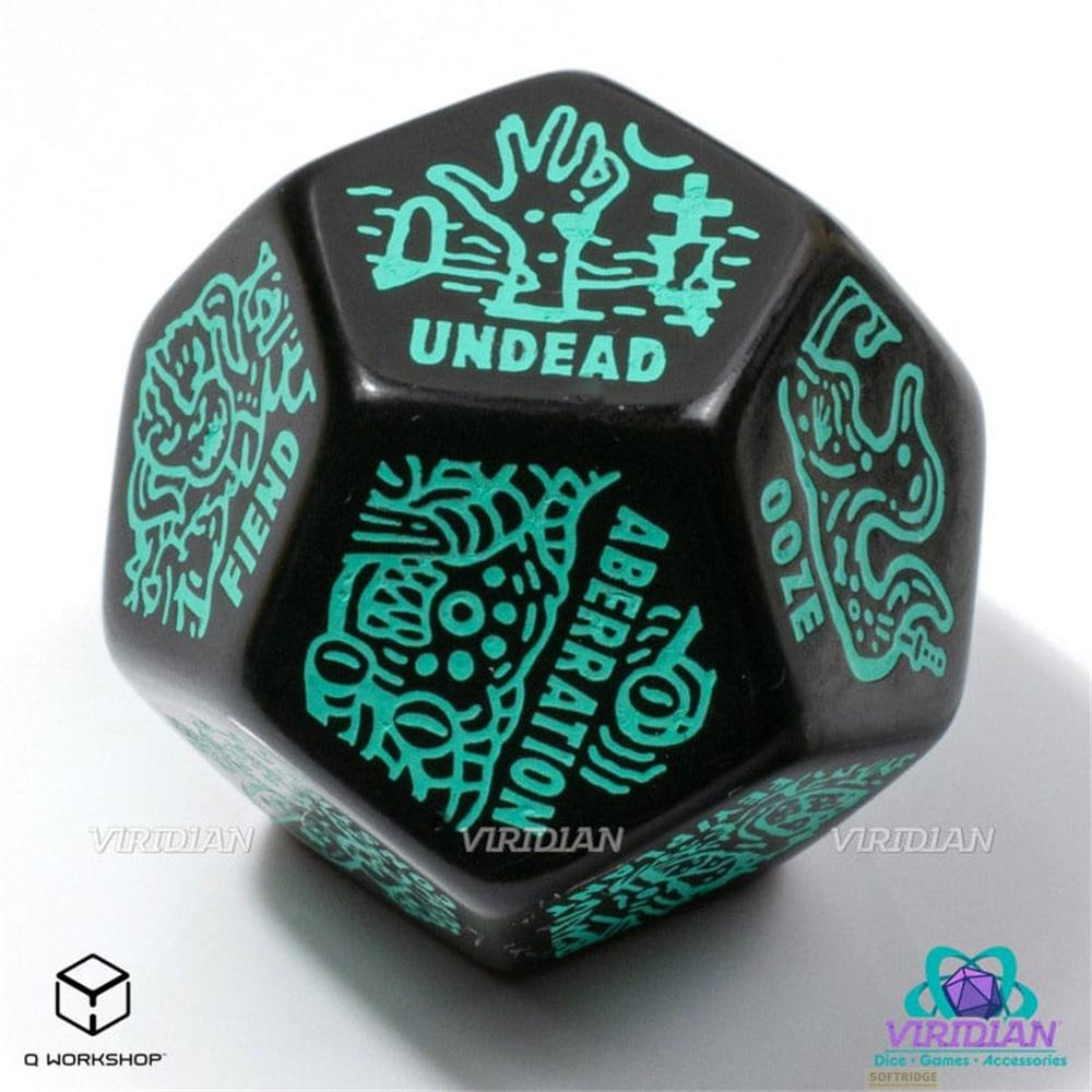 Dado nero con simboli e testo turchesi: 'Undead', 'Fiend', 'Aberration', 'Ooze'.