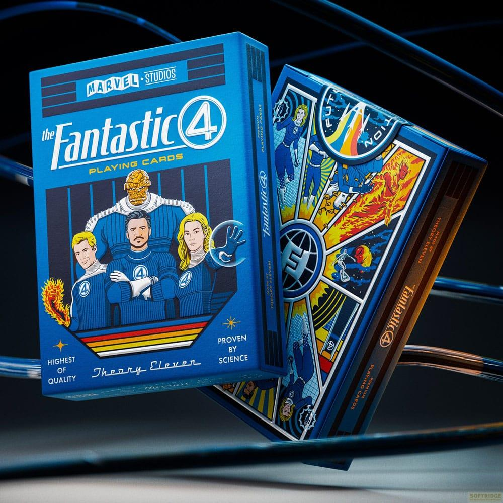 Due scatole di carte da gioco "Fantastic 4" con personaggi dei fumetti e logo Marvel.