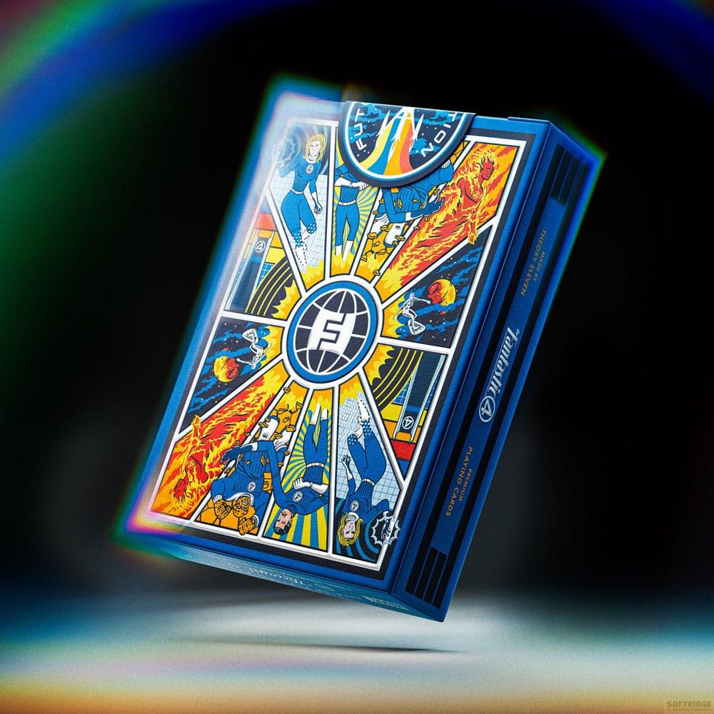Mazzo blu di carte con arte dei Fantastici Quattro ed effetti arcobaleno.