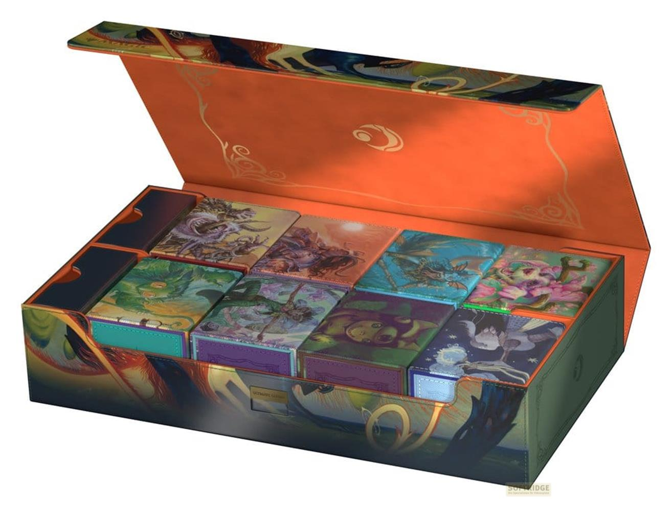 Une boîte orange ouverte remplie de petites boîtes à cartes d'art fantastique.