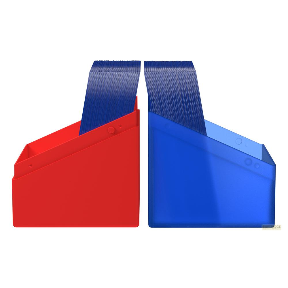 Due porta documenti trasparenti, uno rosso, uno blu, con documenti blu.