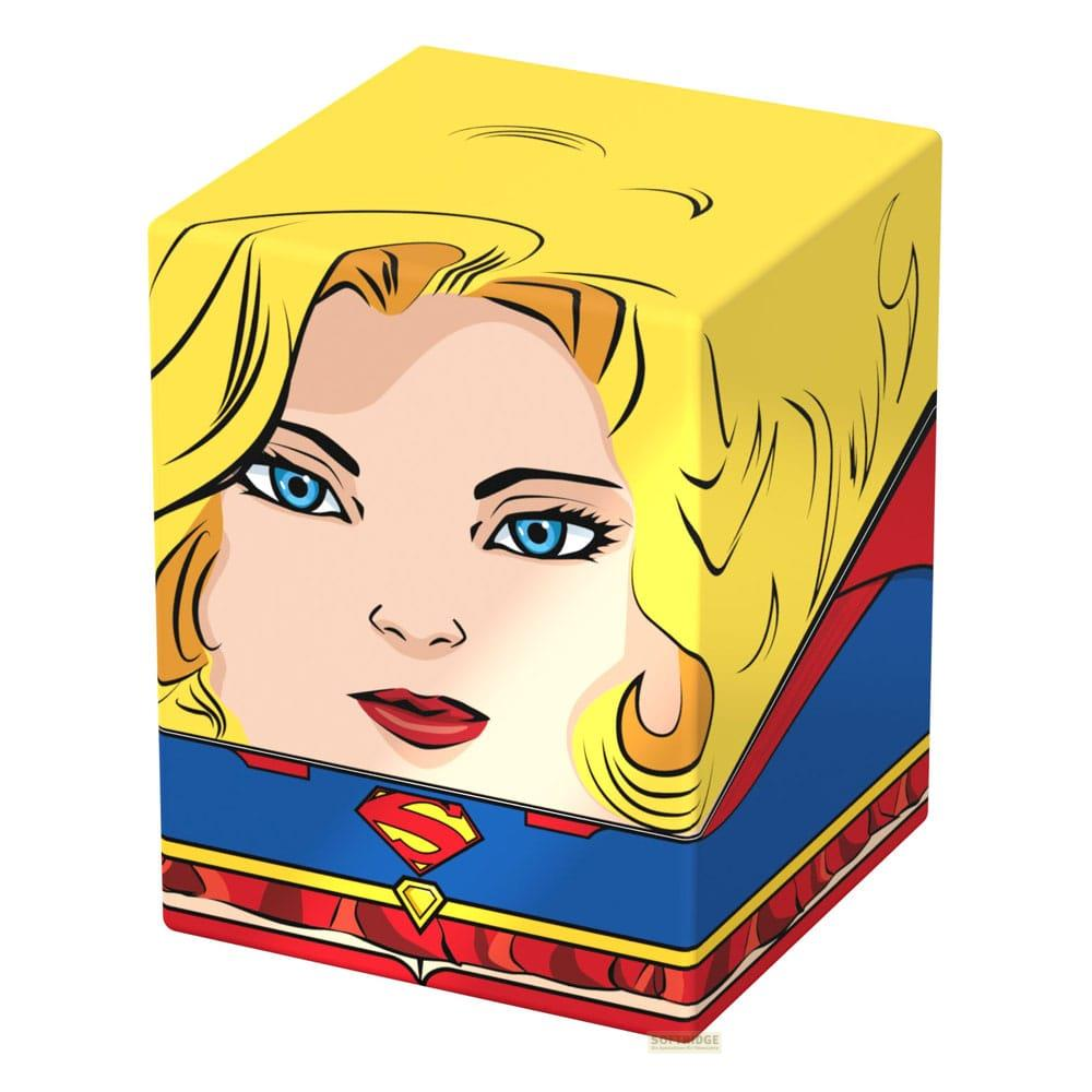 Un cubo con il volto di Supergirl e il simbolo S su sfondo blu.