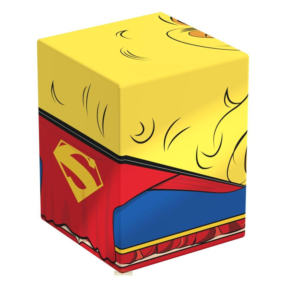 Scatola gialla con design Superman. Mantello rosso, maglia blu, scudo S.