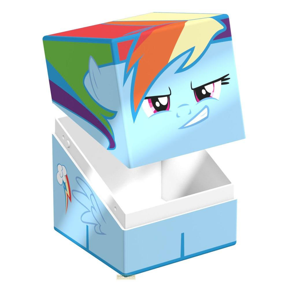 Une boîte bleu clair avec un couvercle représentant le visage de Rainbow Dash.
