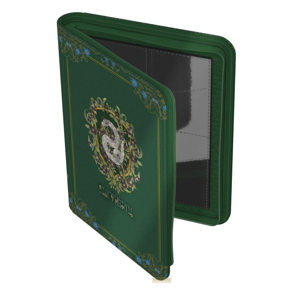 Classeur vert avec blason de Serpentard et emblème de serpent.