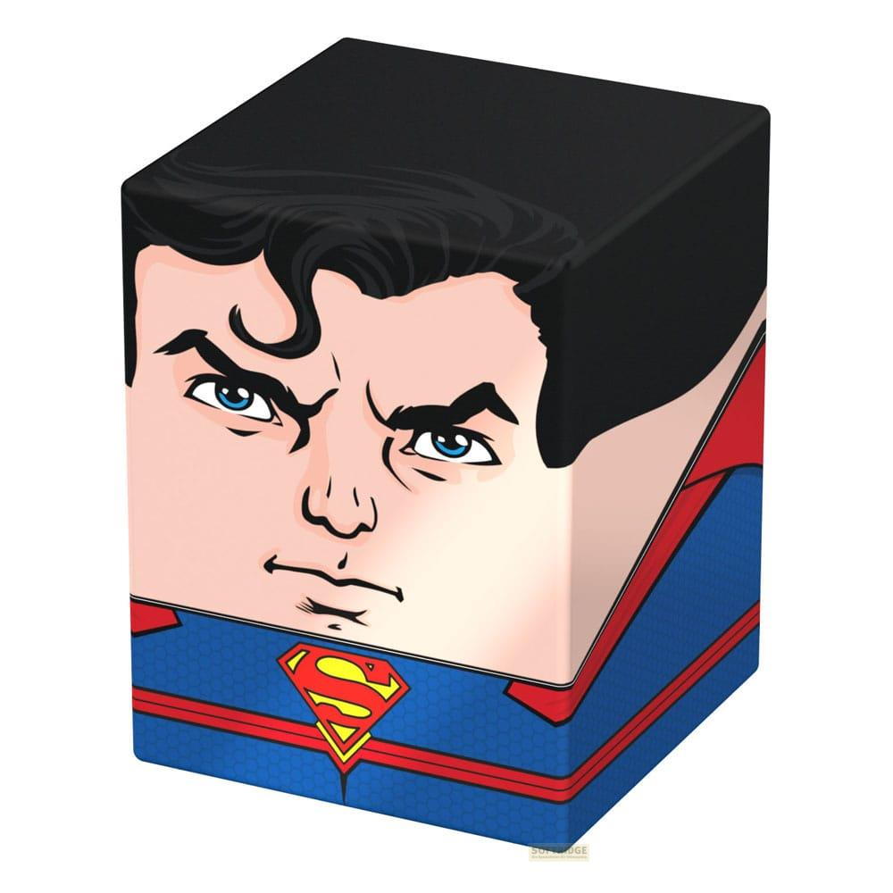 Cube représentant le visage et le costume de Superman. Yeux bleus, cheveux noirs.
