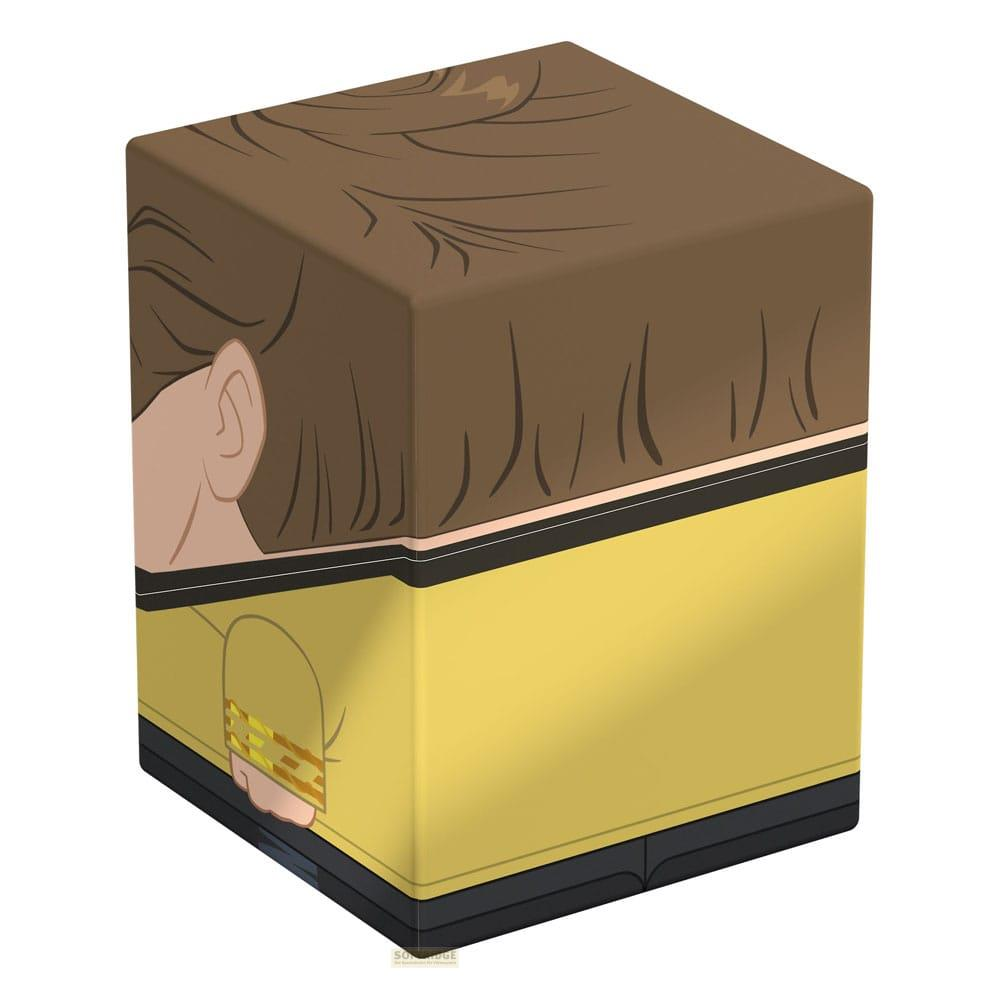 Un cubo con capelli castani e una maglia gialla con dettaglio di stemma.