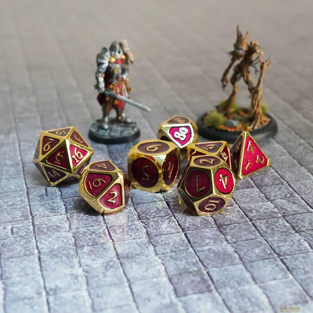 Set di dadi rosso e oro con miniature di guerriero e creatura albero.