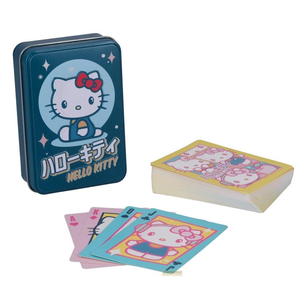 Une boîte de jeu de cartes Hello Kitty et des cartes éventail sur fond blanc.
