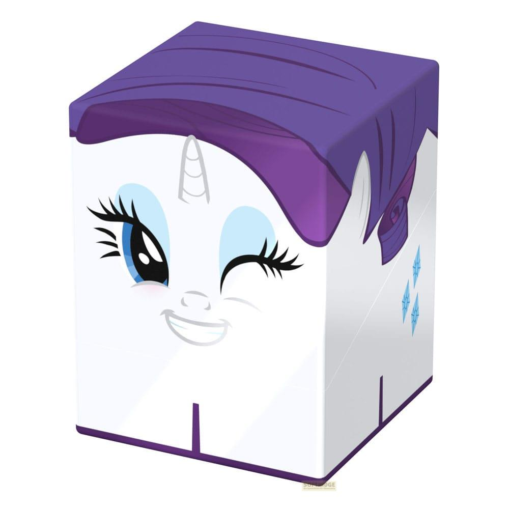Un cube blanc à l'effigie de Rarity, une licorne, qui fait un clin d'œil.