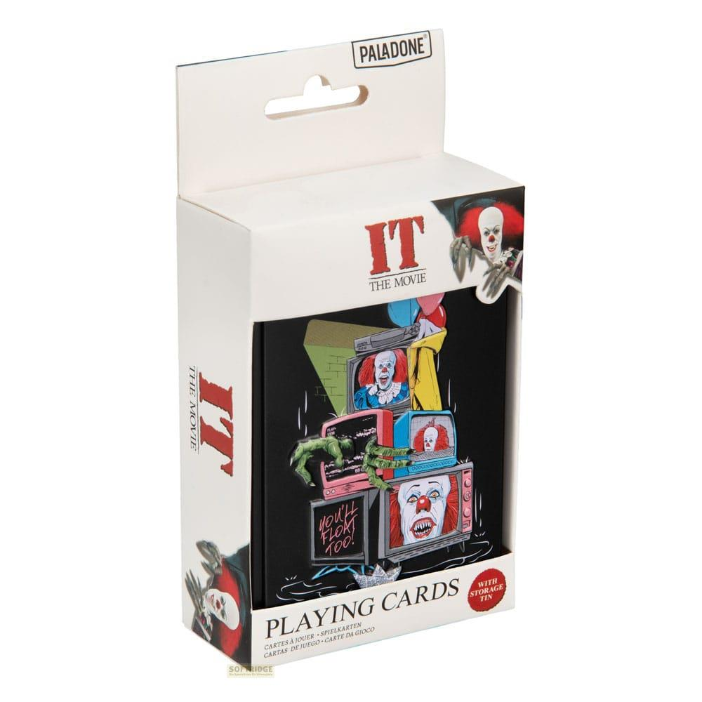 Boîte de cartes à jouer IT avec Pennywise sur plusieurs télévisions.