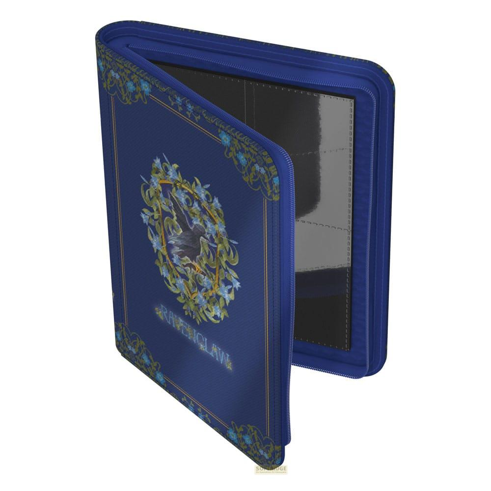 Un classeur bleu avec blason de Serdaigle et bordure florale, ouvert.