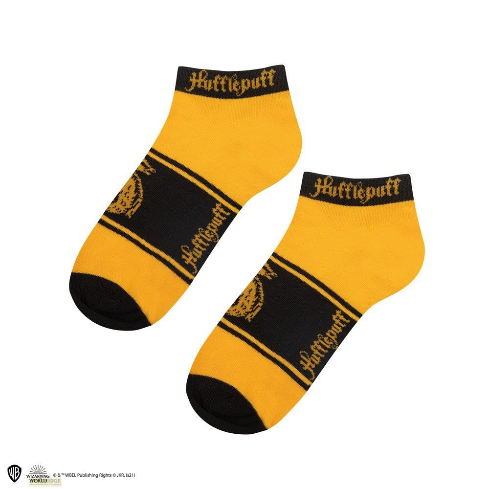Zwei gelb-schwarze Socken mit Hufflepuff-Logo auf weißem Hintergrund.
