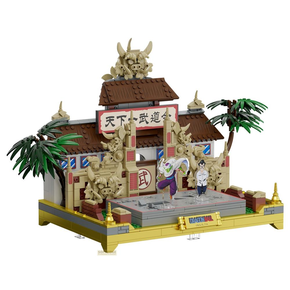 Un modèle de bâtiment Dragon Ball avec les figurines de Piccolo et Bulma.