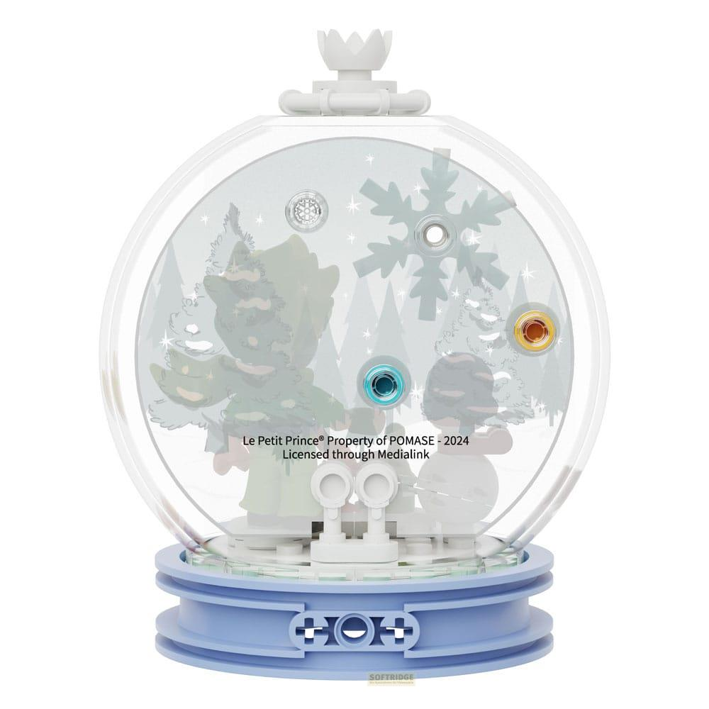 Ein durchsichtiger Globus mit Le Petit Prince Figuren und Schneeflocken.
