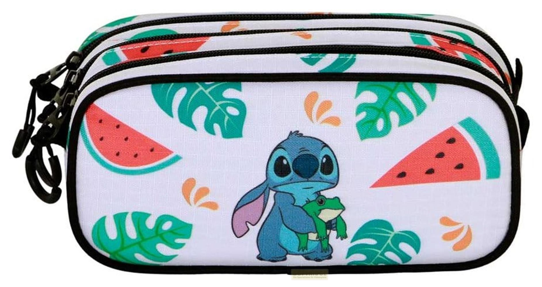Un estuche azul con estampado de sandía y hojas, con Stitch sosteniendo una rana verde.
