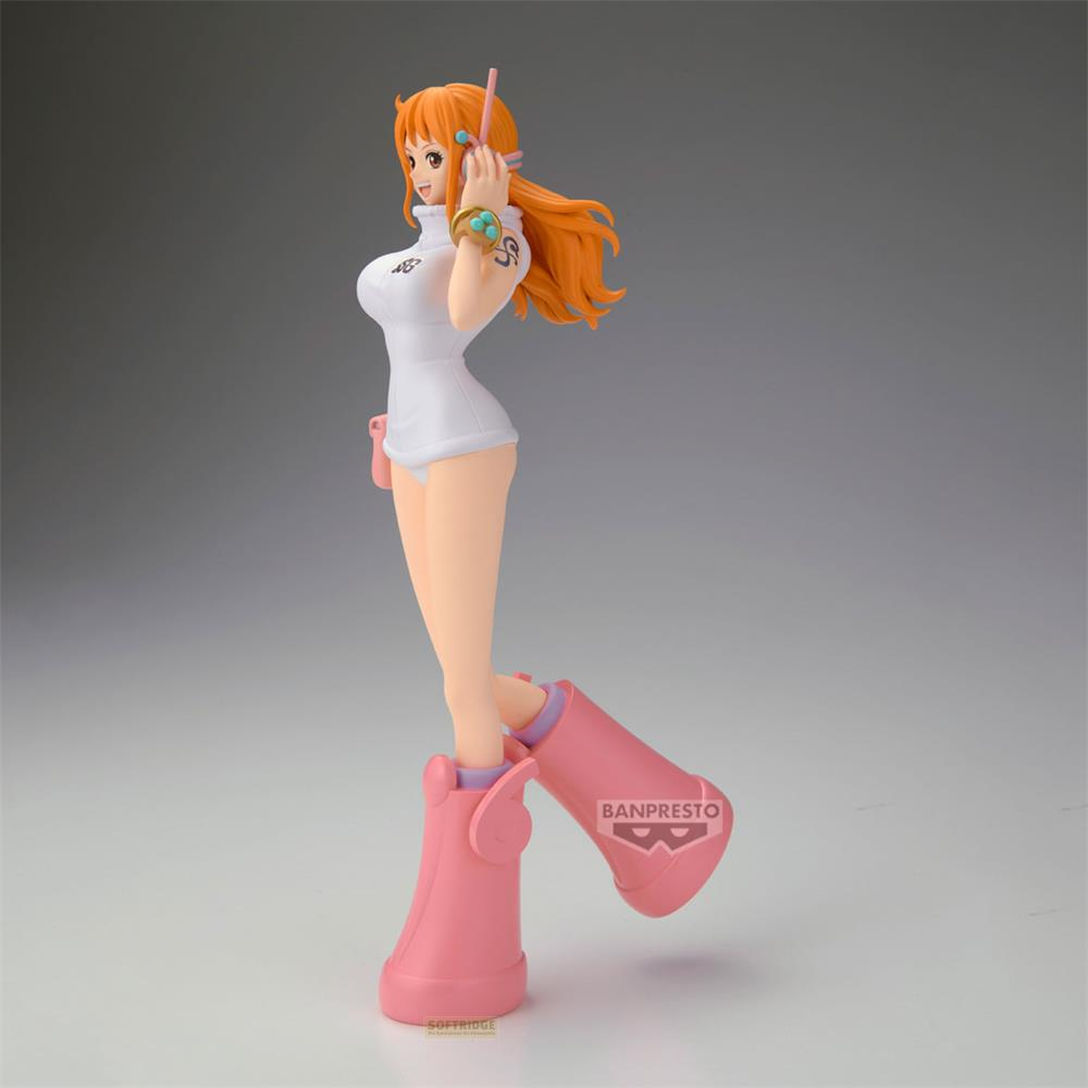 Figura de mujer con pelo naranja, vestido blanco y botas rosas.