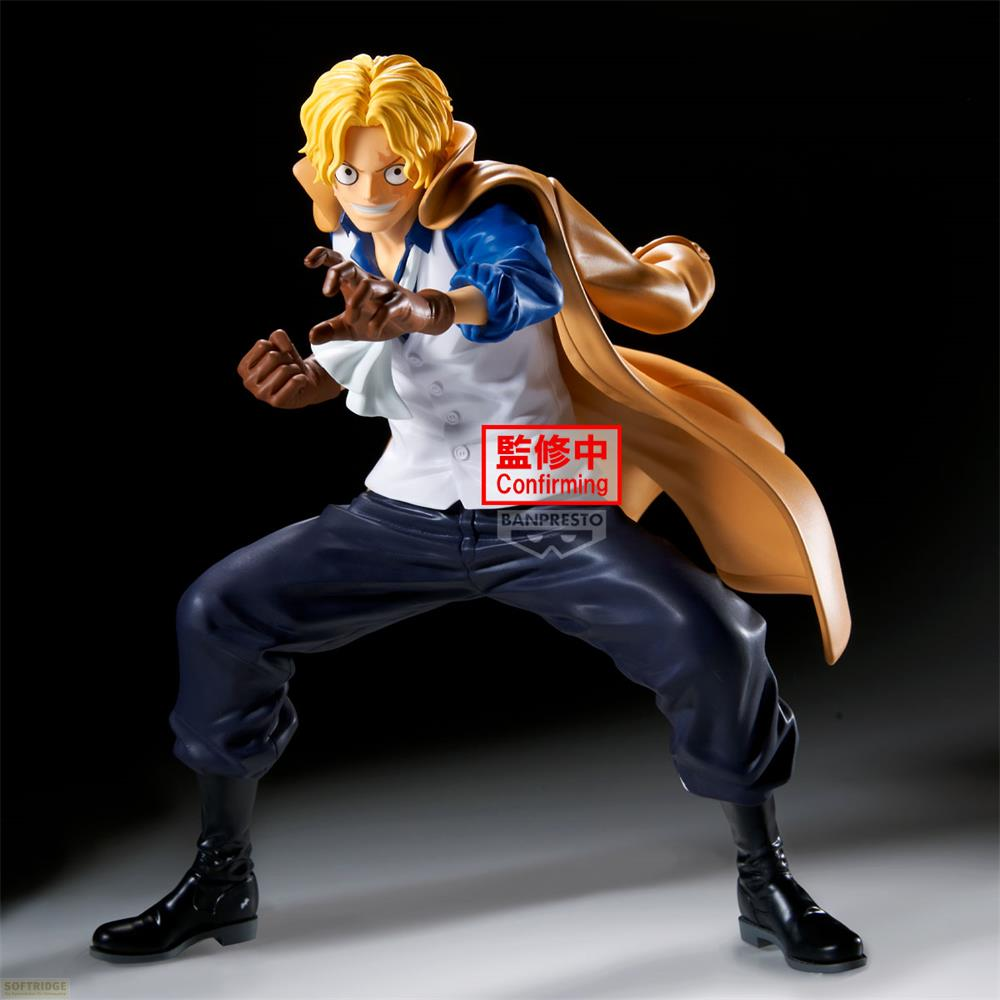 Figura de anime de un hombre con pelo rubio, abrigo marrón, chaleco blanco y ropa azul.