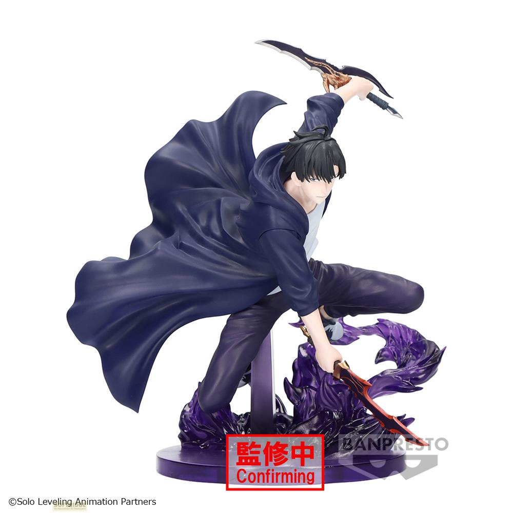 Figura de un hombre con pelo oscuro, capa azul y espada.