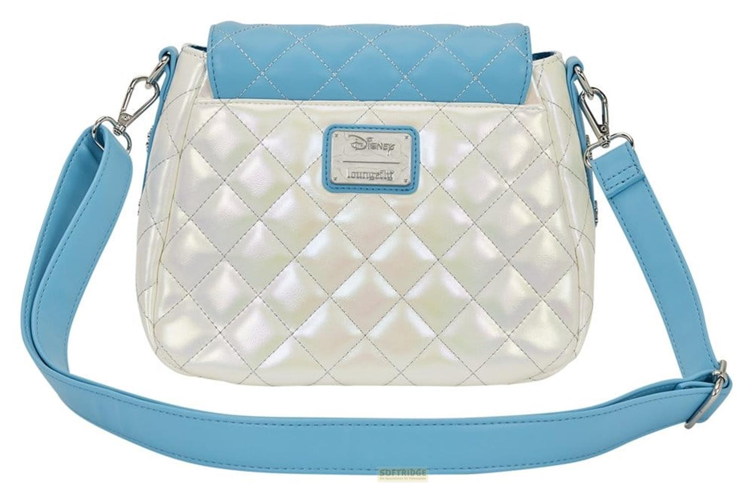 Un bolso cruzado blanco acolchado con solapa y correas azules.