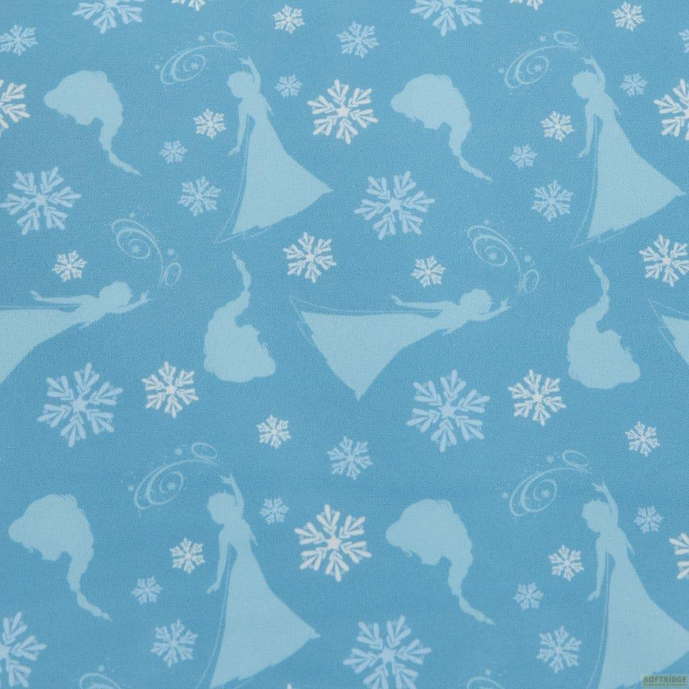 Fondo azul claro con copos de nieve blancos y siluetas de Elsa bailando.