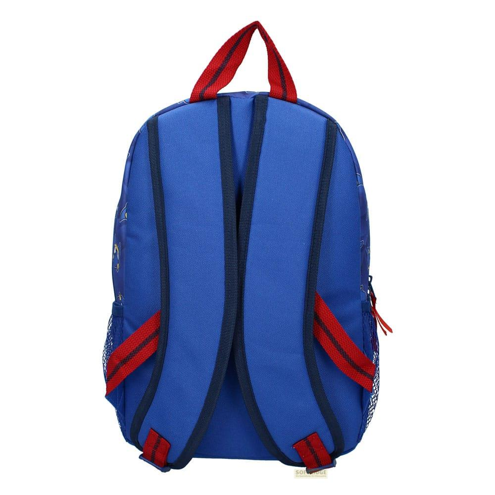 Una mochila azul con correas de hombro azul oscuro, detalles rojos y bolsillos laterales de malla sobre fondo blanco.