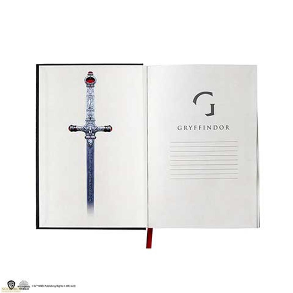 Offenes Buch mit Schwertabbildung und Gryffindor-Text.