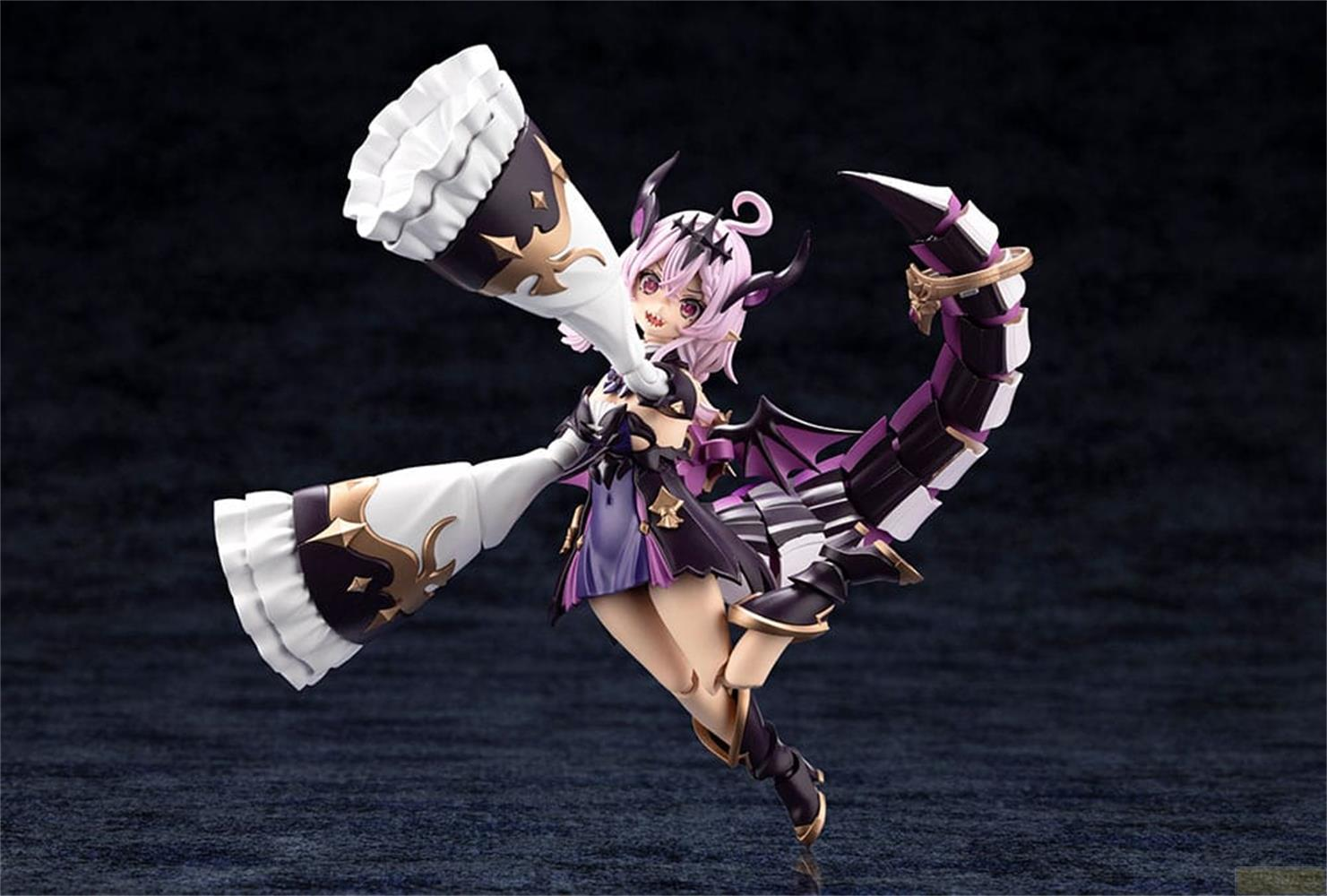 Figur einer Anime-Figur mit lila Haaren und Flügeln, die einen großen Trichter hält.