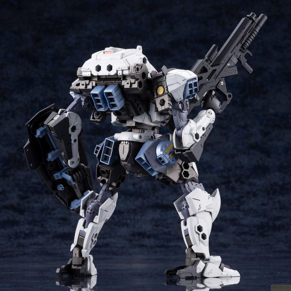 Un mech bianco e grigio con fucile e scudo su sfondo scuro.