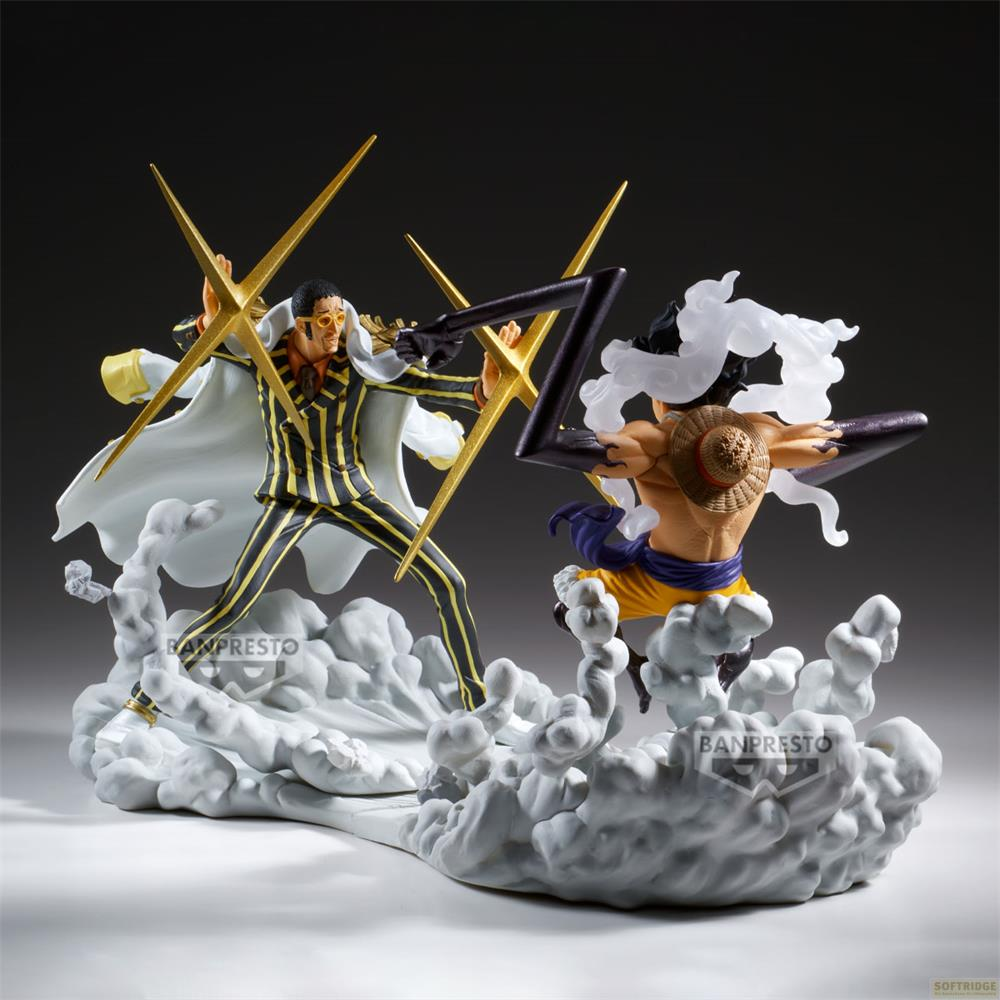 Dos figuras de anime luchan, una con ropa a rayas, la otra de amarillo con nubes.