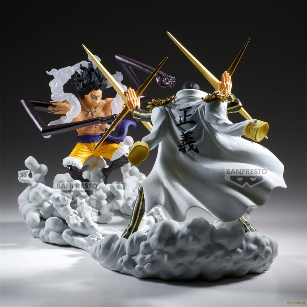 Dos figuras de anime luchando en el aire con espadas, rodeadas de humo.