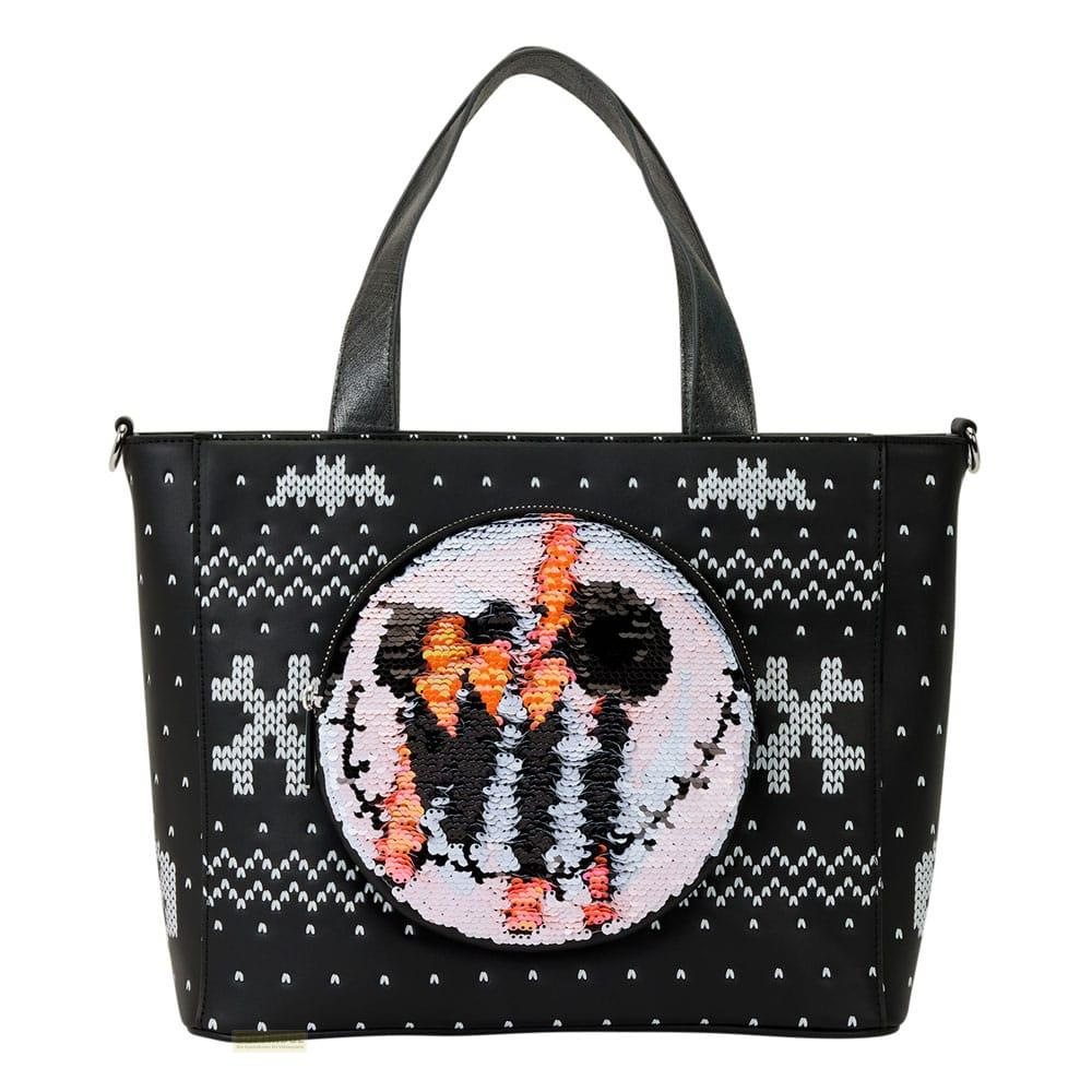 Bolso negro con un parche redondo de lentejuelas con un rostro espeluznante.