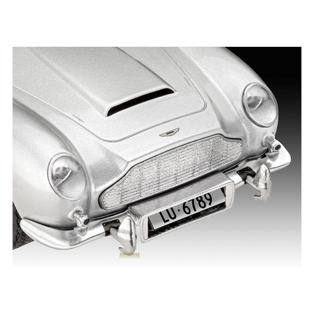Modèle de voiture argenté avec plaque LU-6789.