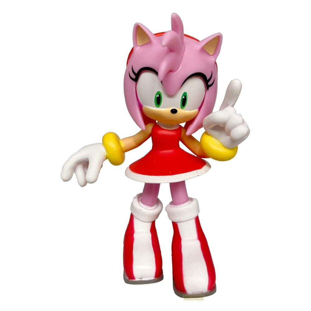 Amy Rose Figur in rotem Kleid mit weißen Stiefeln und gelben Armreifen.