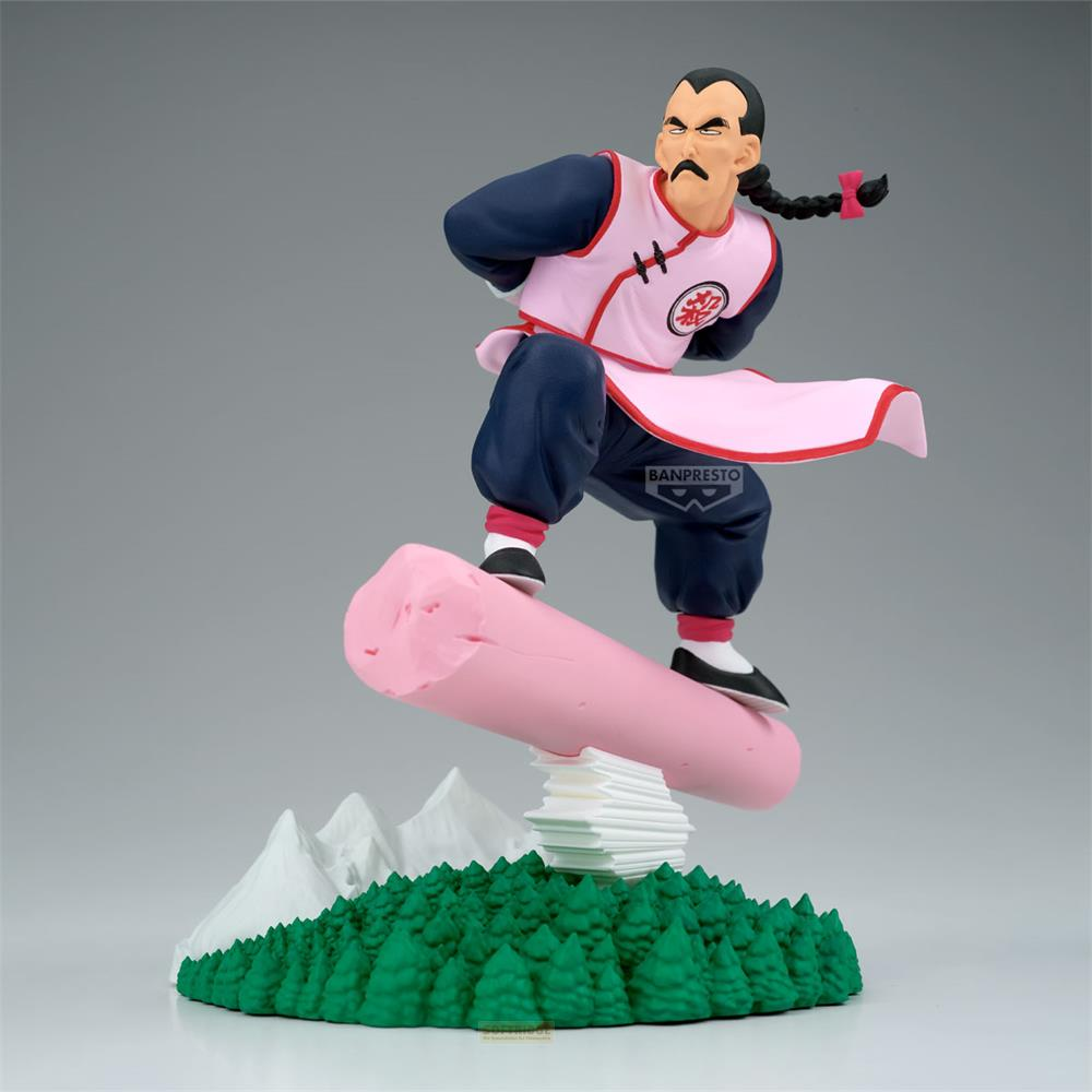 Figura de Tien Shinhan en una nube rosa con árboles verdes y montañas.