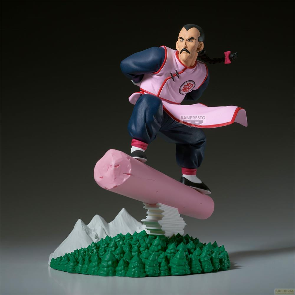 Figura de un hombre con bigote sobre un tronco rosa sobre árboles verdes y montañas.