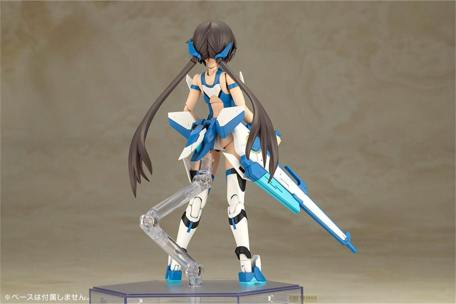 Une figurine d'action avec des parties d'armure bleues et blanches et un fusil.