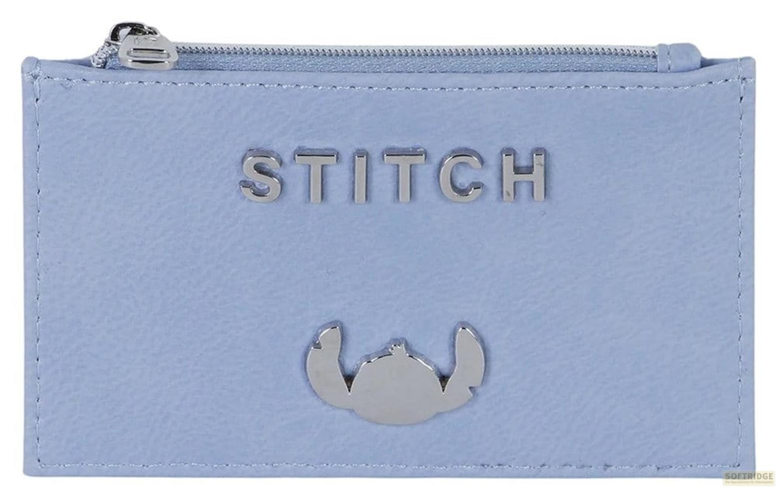 Eine hellblaue Geldbörse mit silbernem Reißverschluss, dem Wort STITCH und Stitch-Figur.