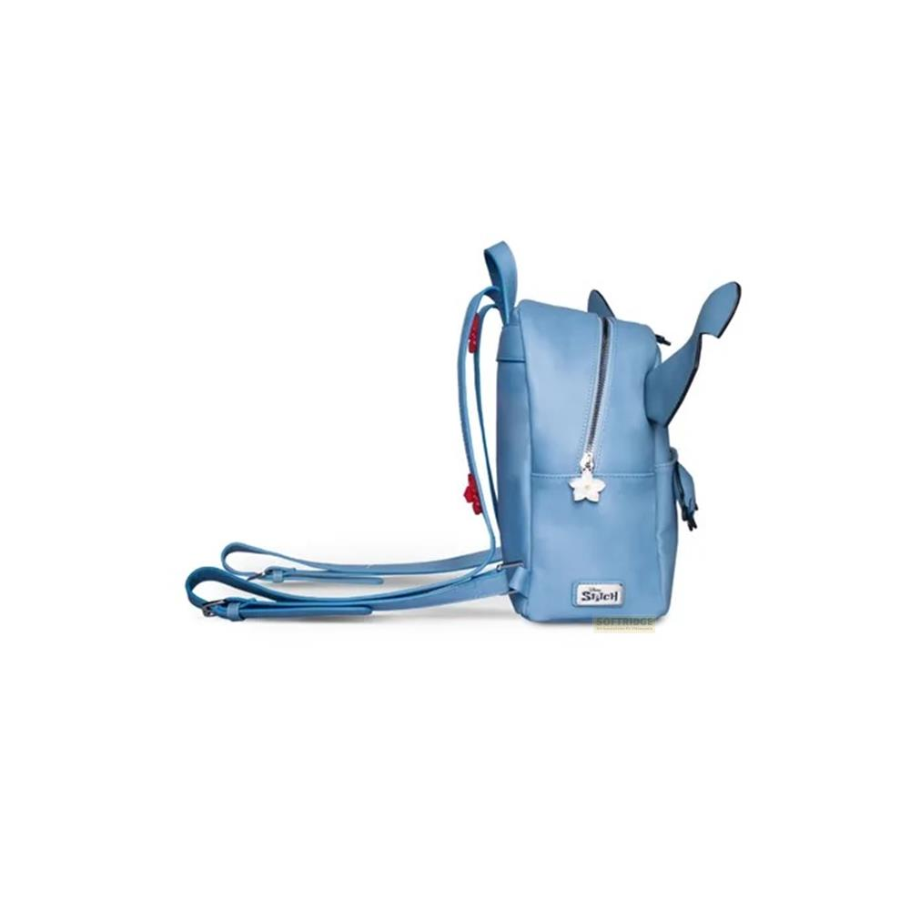 Ein blauer Stitch-Rucksack mit Ohren und einem Stern-Anhänger.