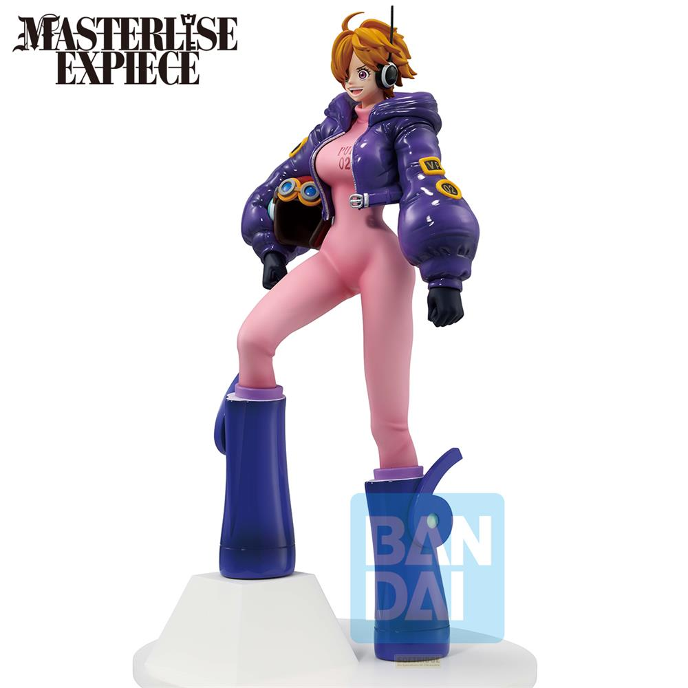 Figura con chaqueta morada y traje rosa, sosteniendo un casco. De pie sobre una base.